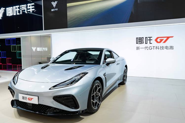 广州150哪吒汽车在智能汽车领域的表现，领途汽车在新能源汽车市场中的影响力